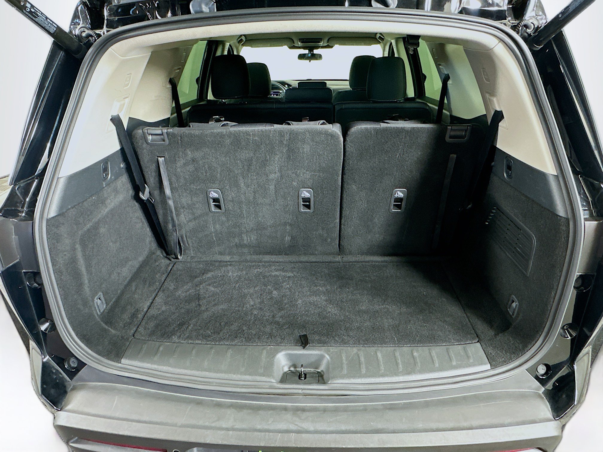 Used 2025 Nissan Pathfinder SV FWD image 30