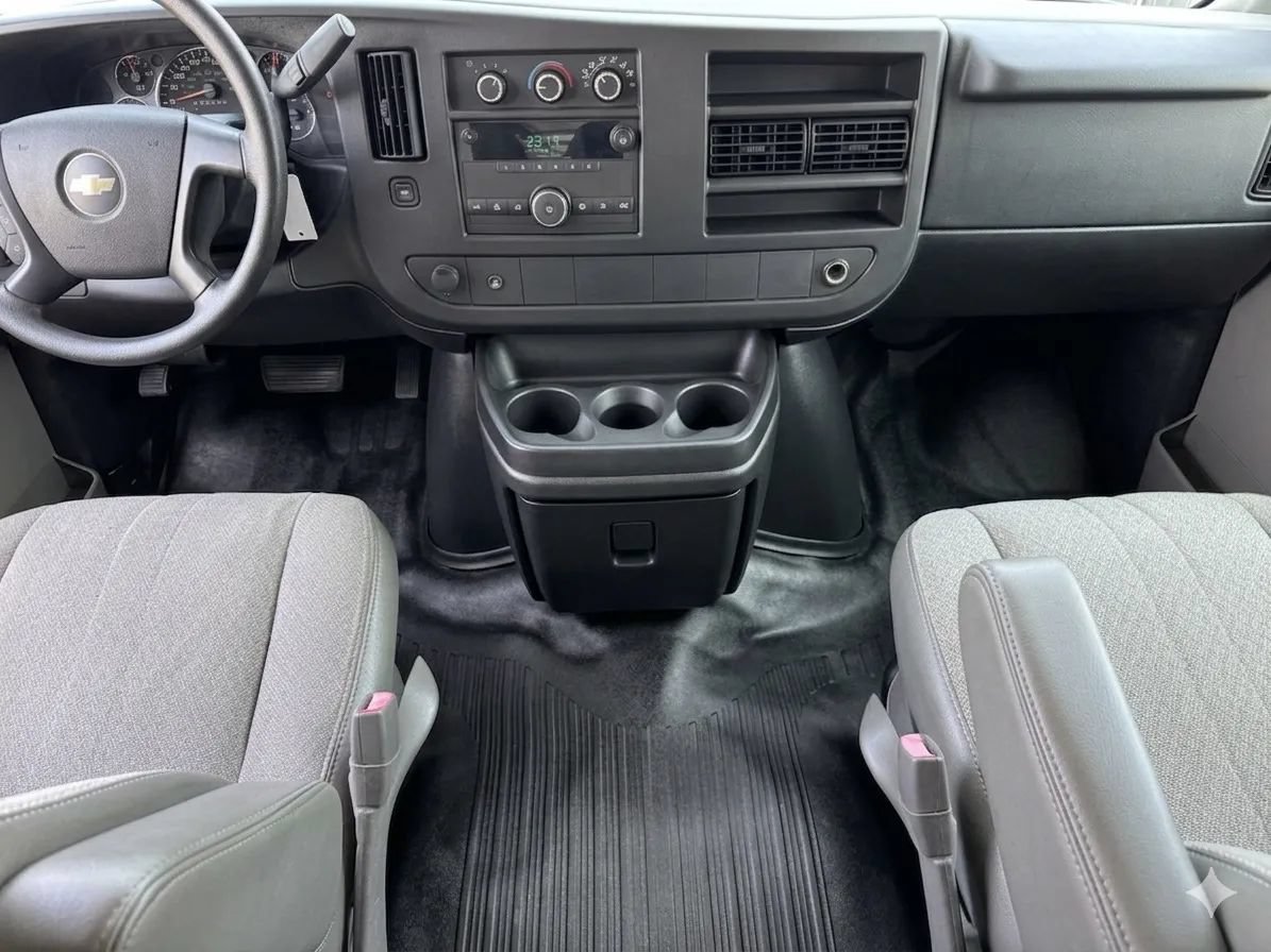 Used 2013 Chevrolet Express 2500 RWD image 25