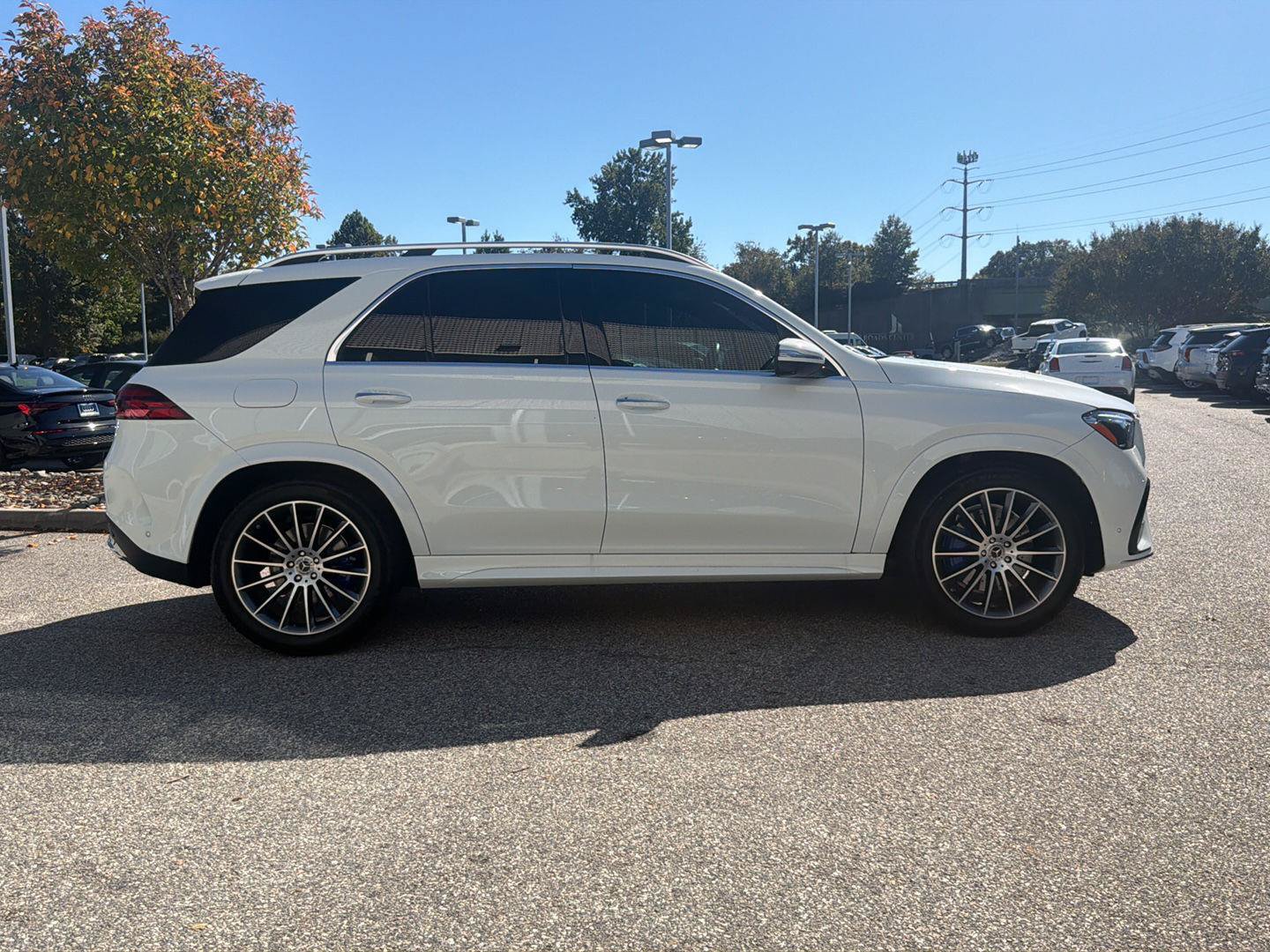 Used 2025 Mercedes-Benz GLE 450 4MATIC w/ AMG Line Exterior image 5