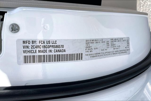 Used 2023 Chrysler Pacifica Touring-L FWD image 33