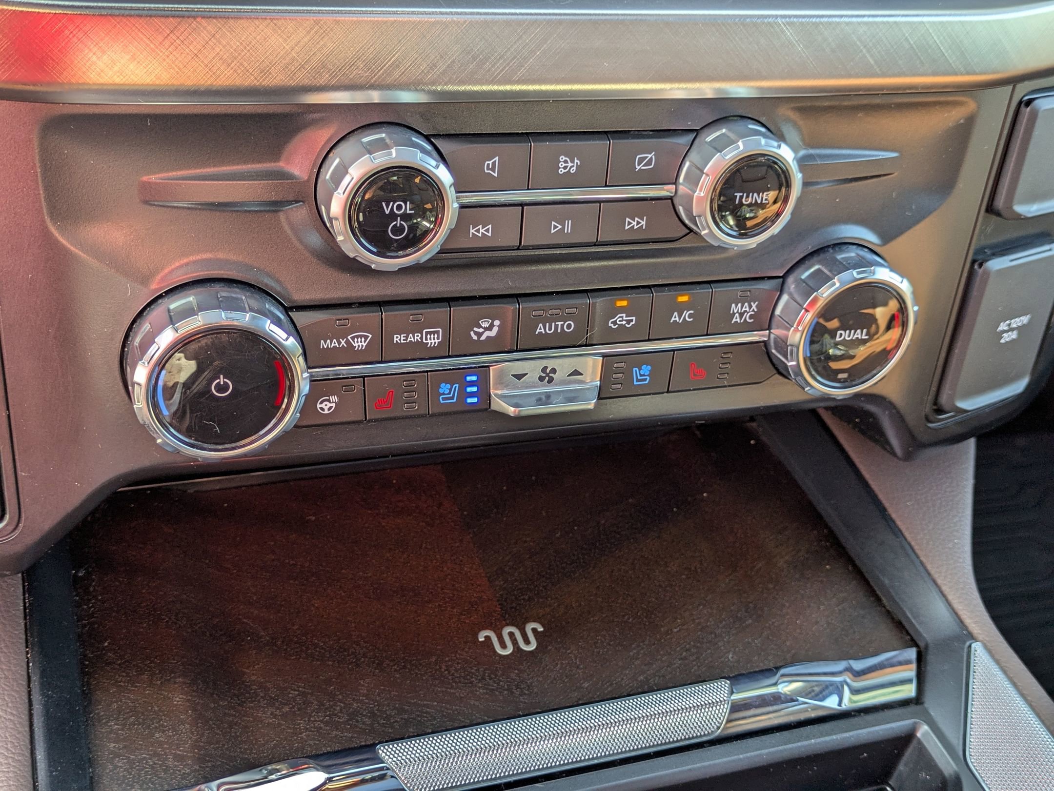 Certified 2024 Ford F450 King Ranch w/ Chrome Package image 25