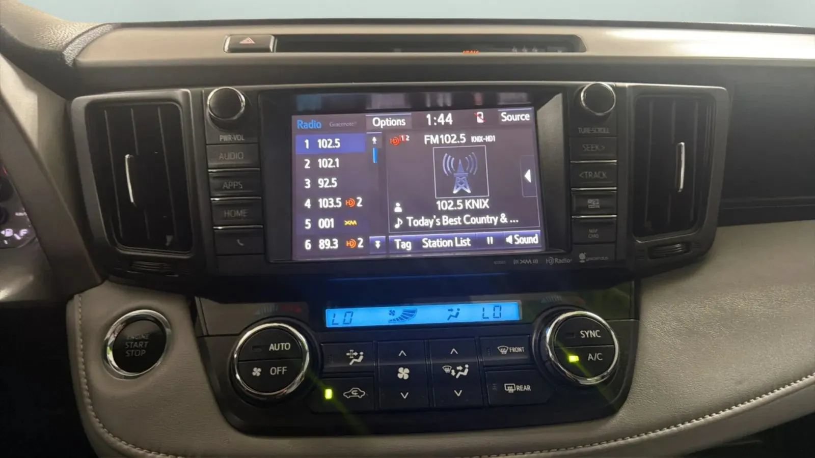 Used 2018 Toyota RAV4 XLE FWD image 14