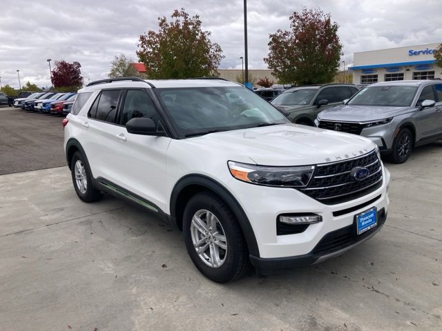 Used 2022 Ford Explorer XLT w/ Equipment Group 202A image 4