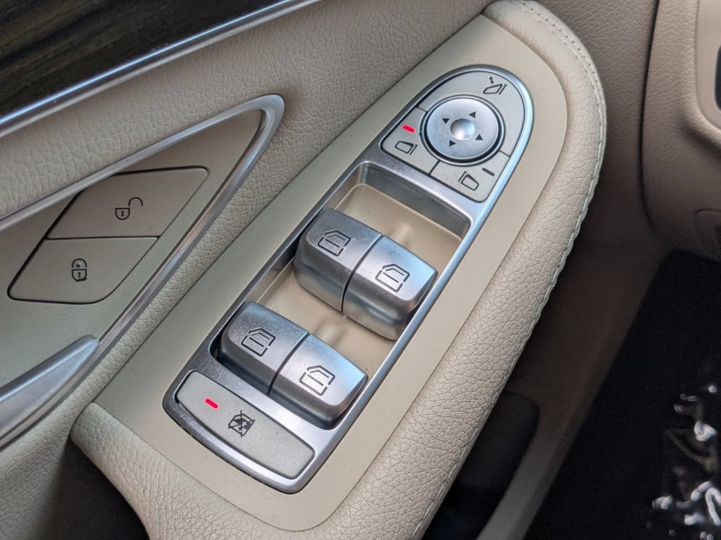 Used 2017 Mercedes-Benz C 300 4MATIC Sedan image 8