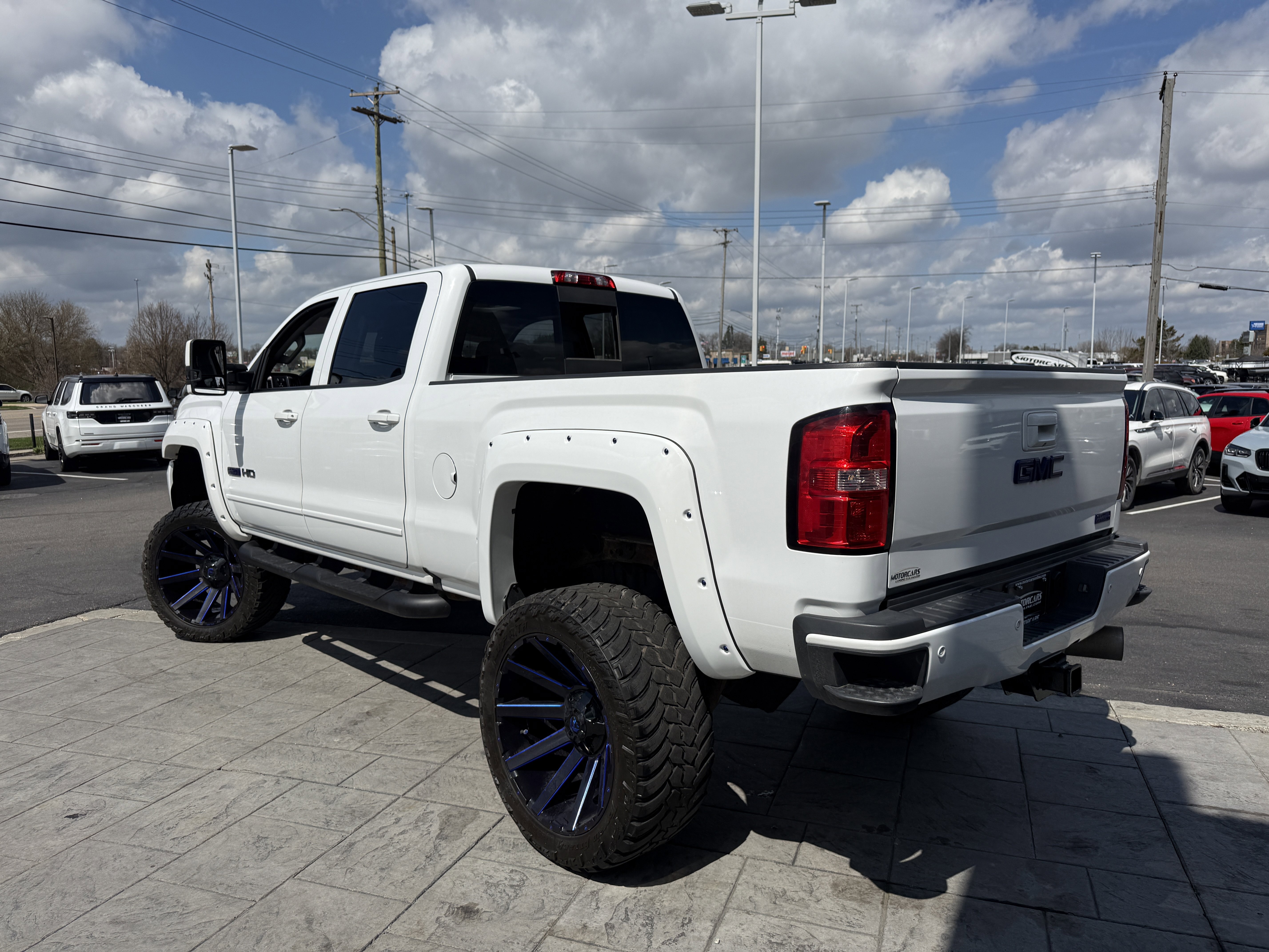 Used 2019 GMC Sierra 2500 SLT w/ All Terrain HD Package AWD/4WD image 4