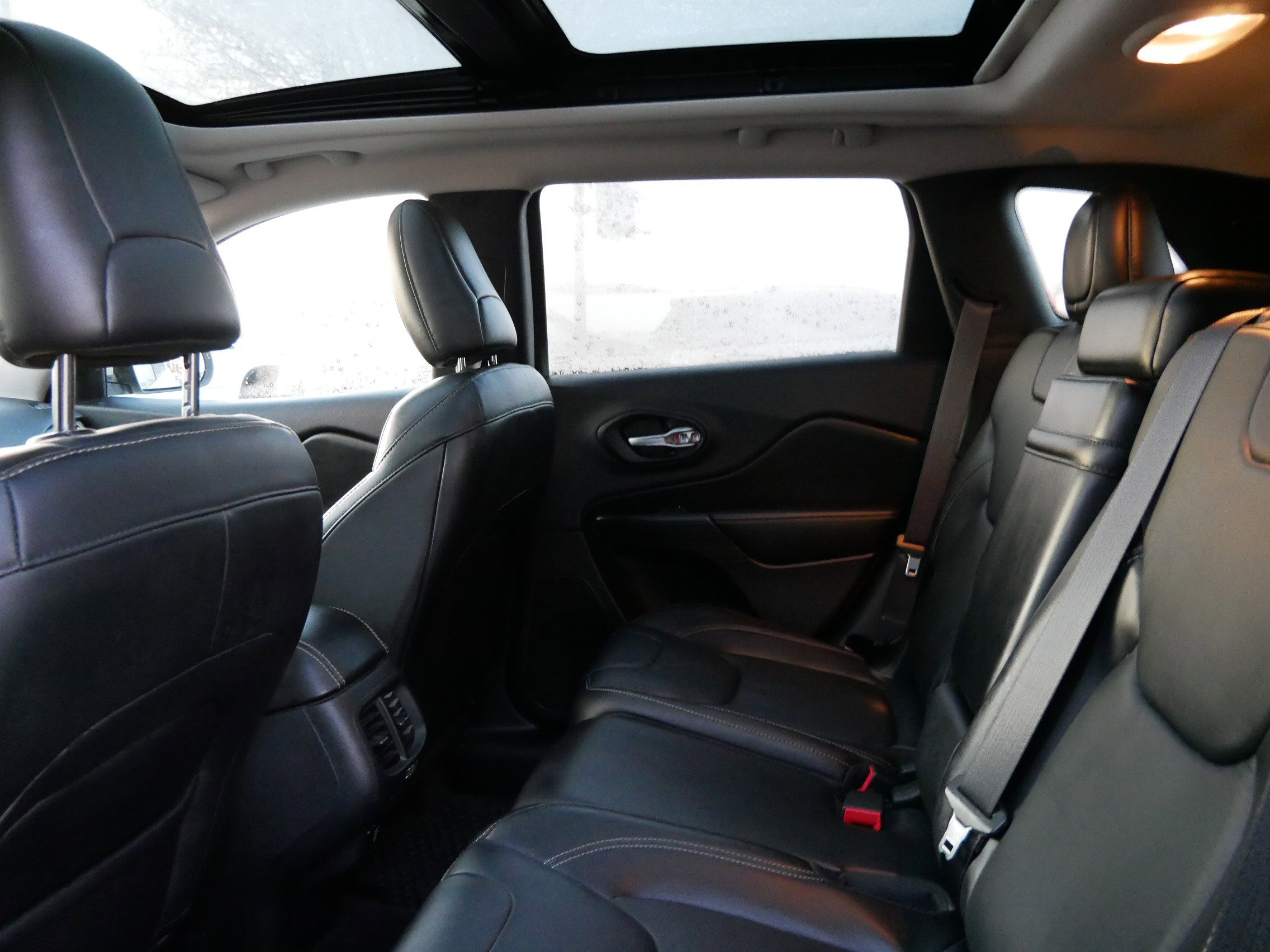 Used 2016 Jeep Cherokee Limited w/ Trailer Tow Group image 9