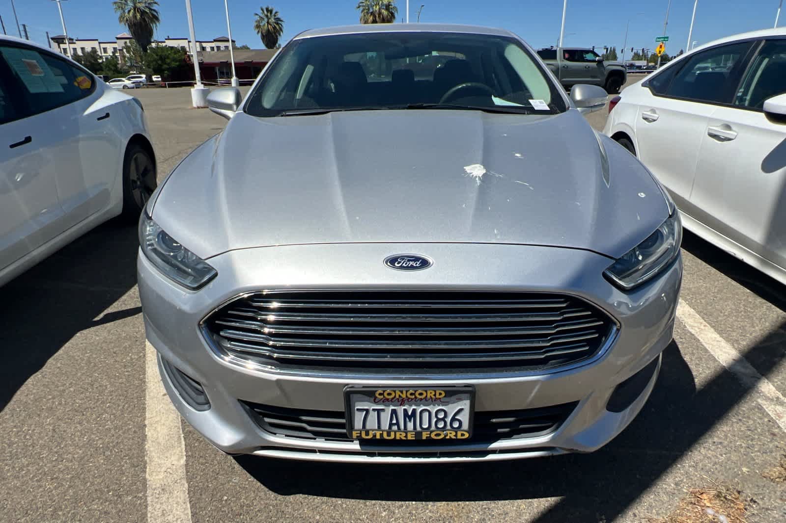 Used 2016 Ford Fusion SE FWD image 2