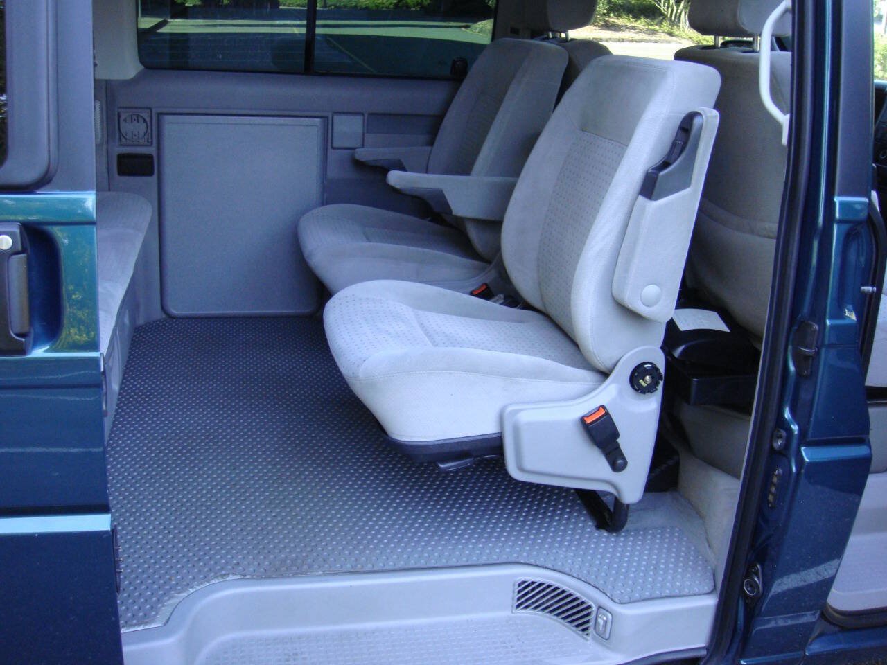 Used 2003 Volkswagen Eurovan MV FWD image 14