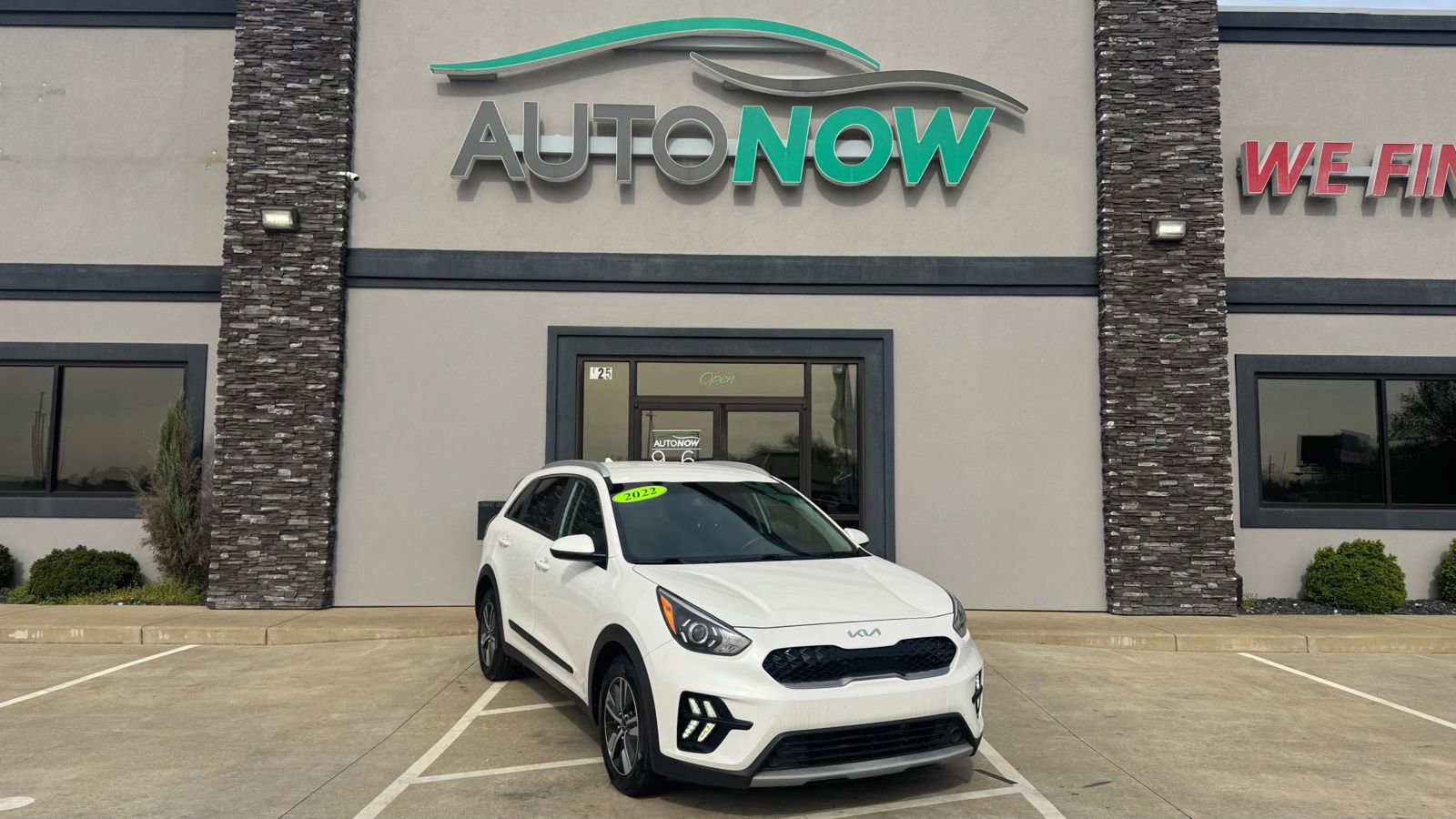 Used 2022 Kia Niro LXS image 1