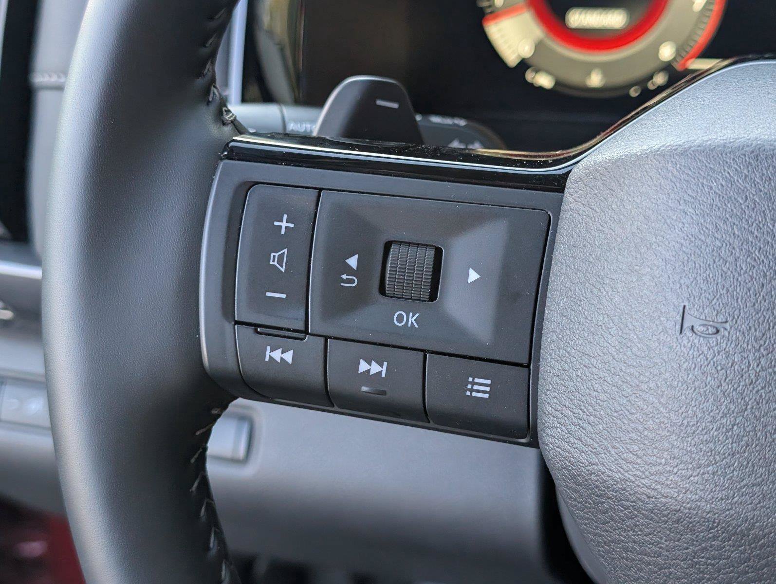 Used 2026 Nissan Pathfinder SL FWD image 28
