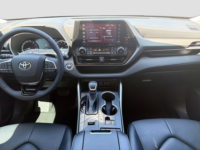 Used 2021 Toyota Highlander XLE FWD image 19