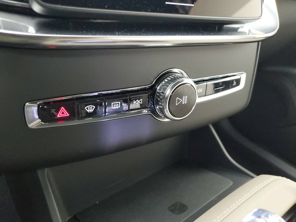 New 2026 Volvo XC90 B6 Plus w/ Protection Package Premier AWD/4WD image 30