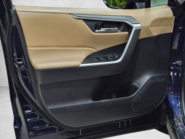 Used 2022 Toyota RAV4 XLE w/ Convenience Package FWD image 11