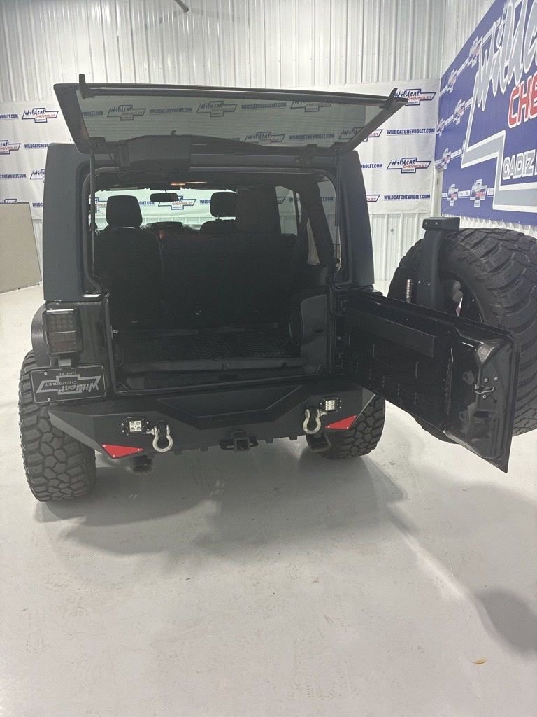 Used 2014 Jeep Wrangler Unlimited Sahara w/ Connectivity Group image 24