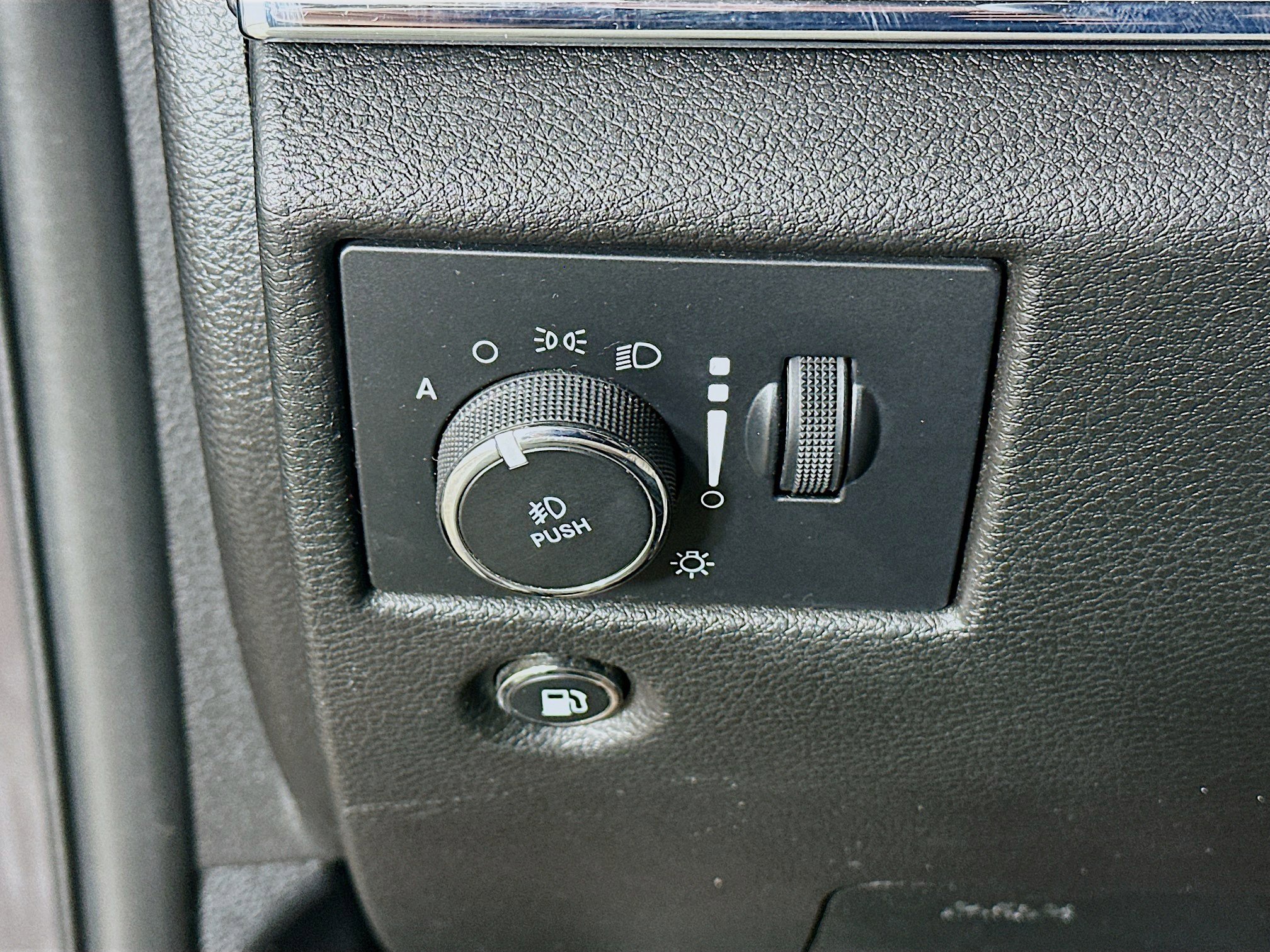 Used 2021 Jeep Grand Cherokee Limited w/ Luxury Group II RWD image 17