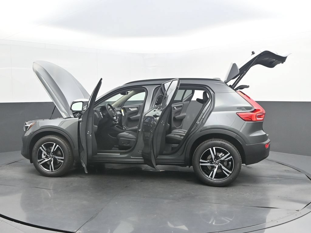 New 2026 Volvo XC40 B4 Core w/ Protection Package Premier FWD image 40