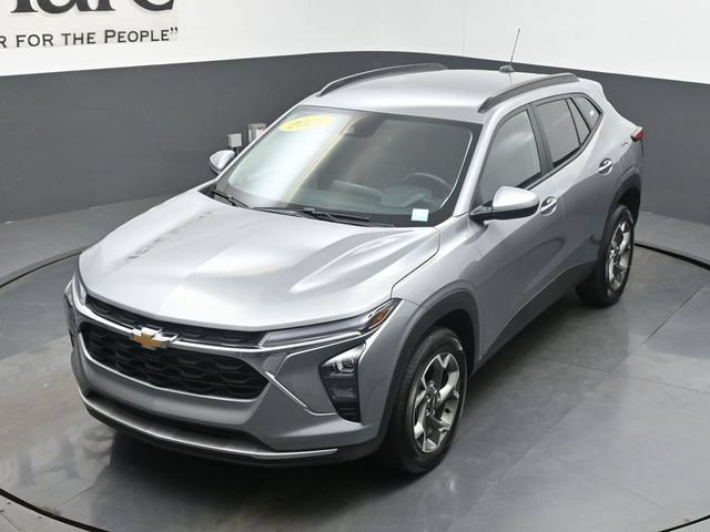 Used 2025 Chevrolet Trax LT w/ Driver Confidence Package FWD image 47