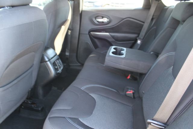 Used 2019 Jeep Cherokee Latitude w/ Popular Appearance Group image 33