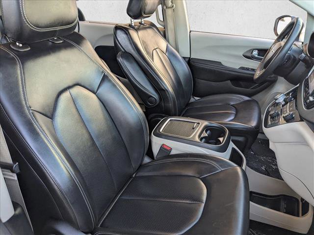 Used 2023 Chrysler Pacifica Touring-L image 20