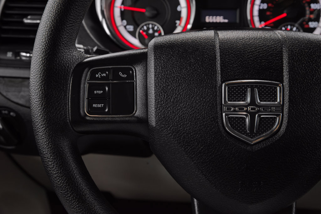 Used 2018 Dodge Grand Caravan SE w/ UConnect Hands-Free Group FWD image 24