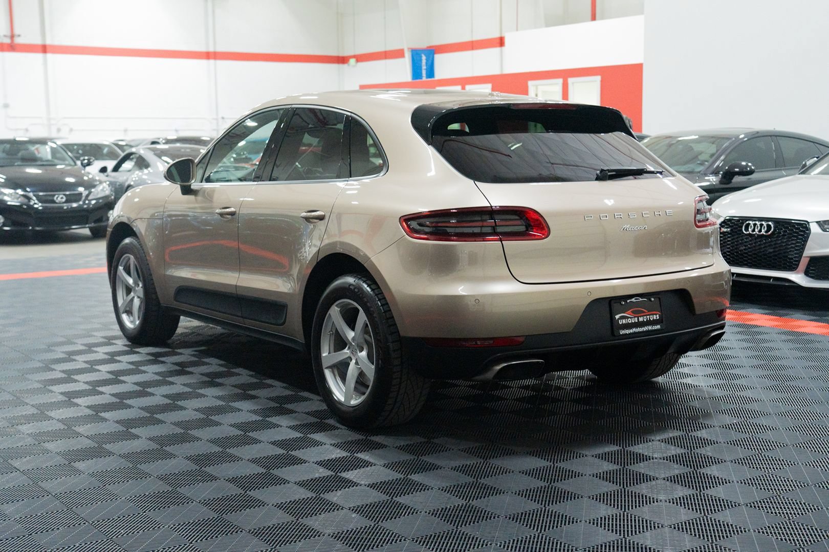 Used 2017 Porsche Macan AWD/4WD image 4