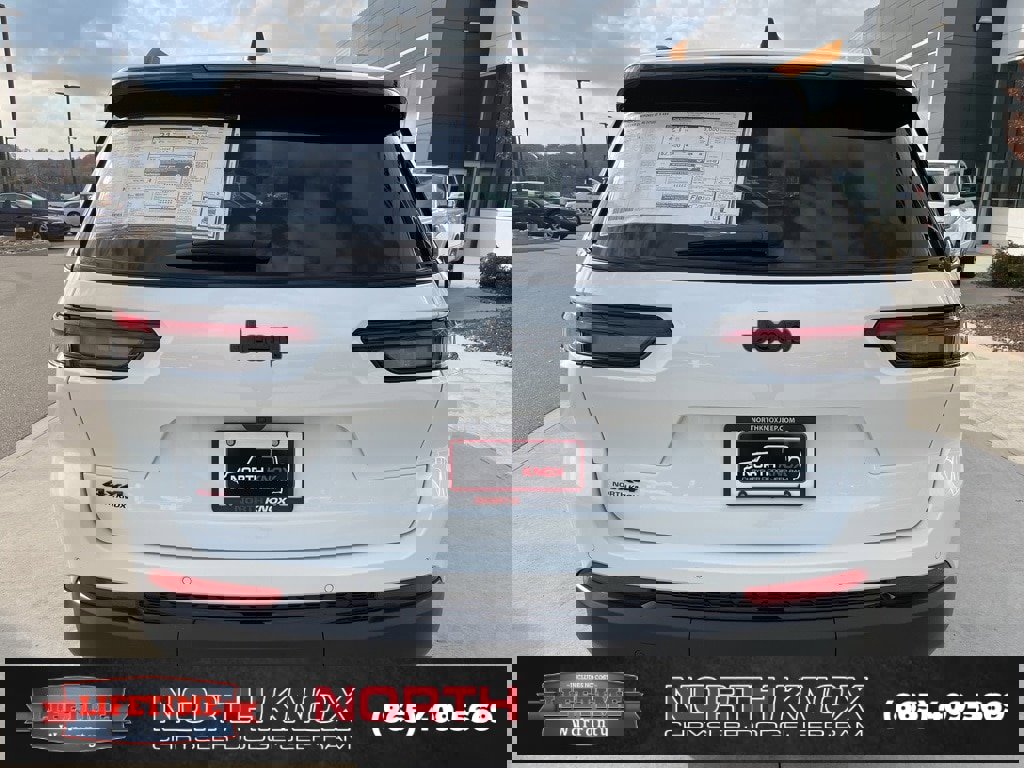 New 2025 Jeep Grand Cherokee L Altitude image 21