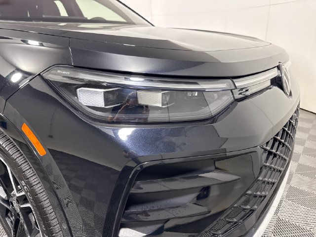 Used 2025 Volkswagen Tiguan SEL R-Line AWD/4WD image 12