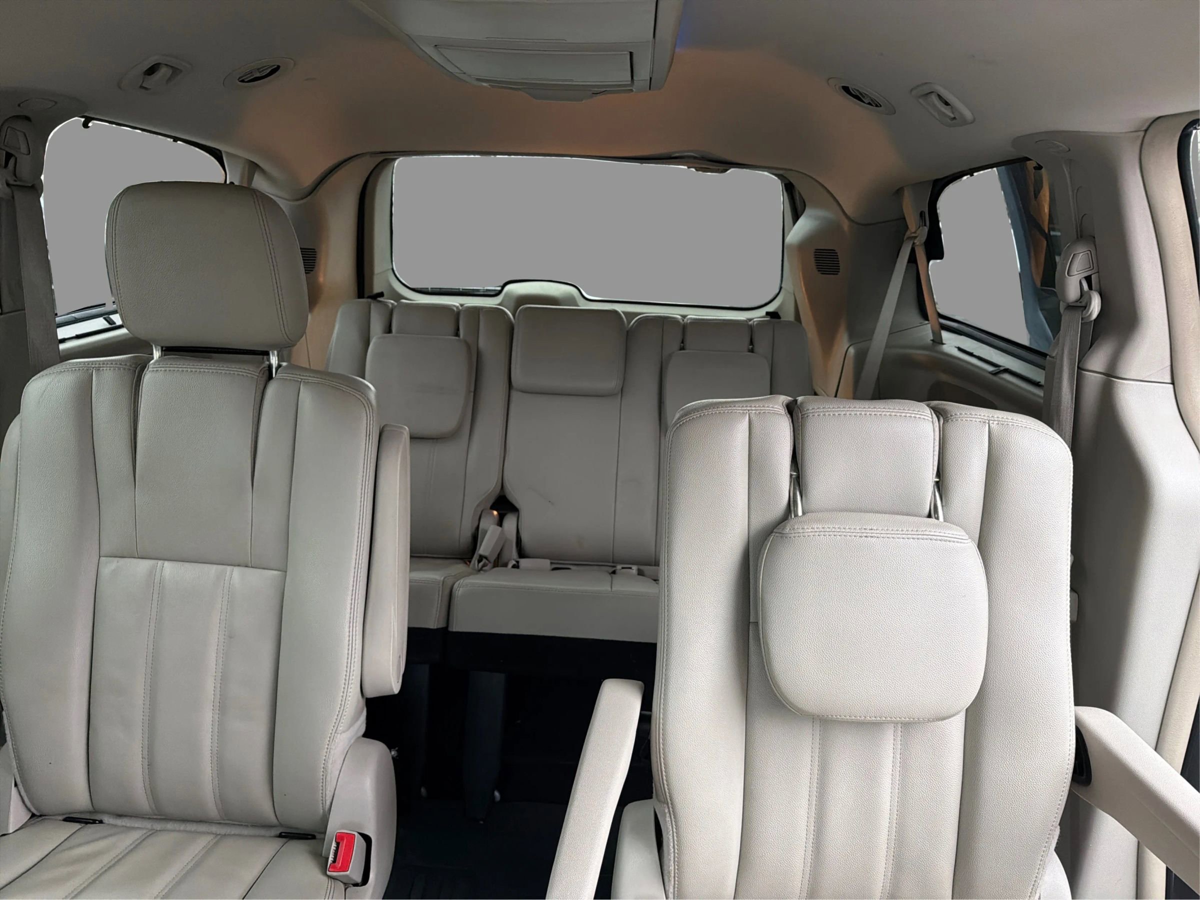 Used 2013 Chrysler Town & Country Touring image 17