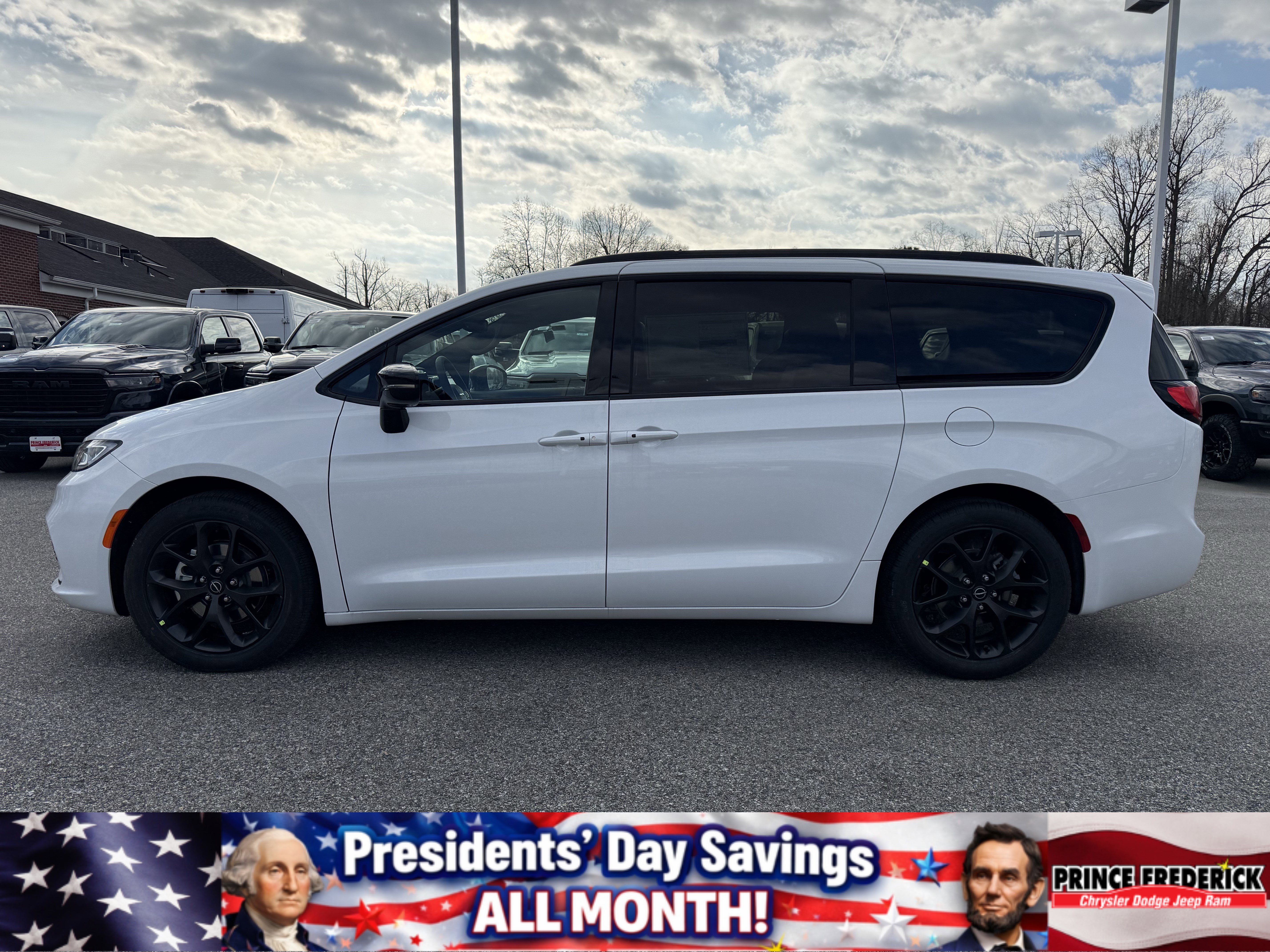 New 2026 Chrysler Pacifica Select image 6