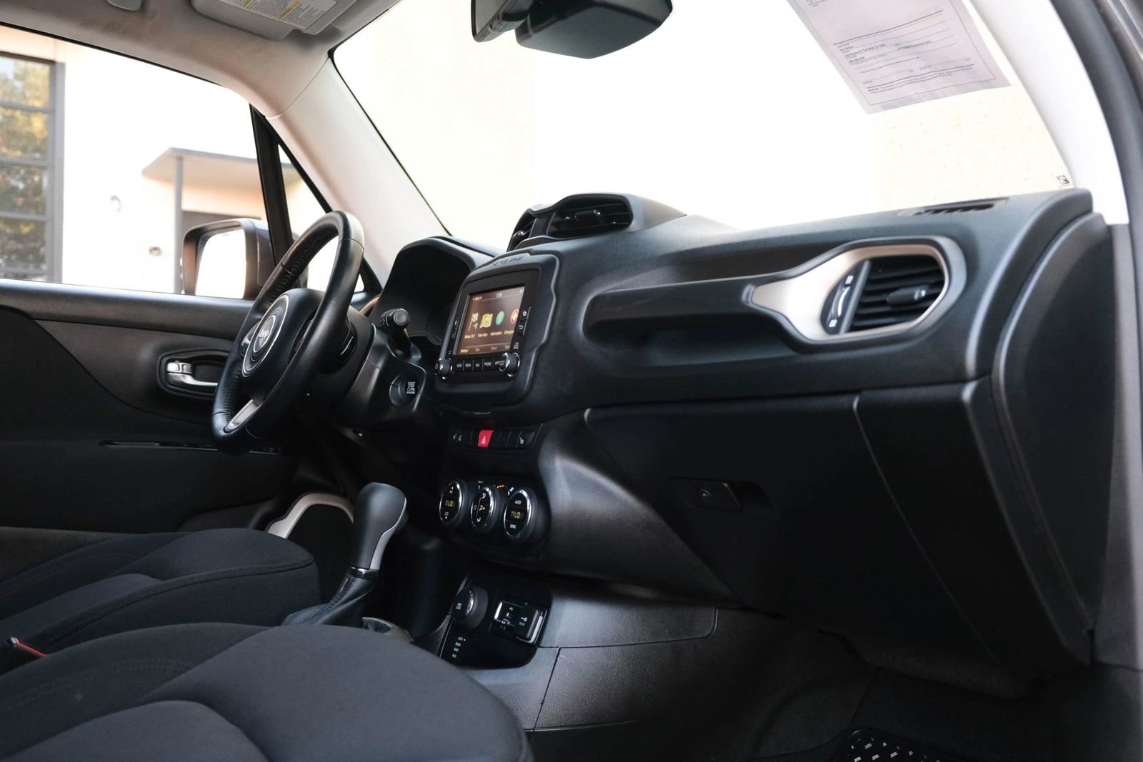 Used 2017 Jeep Renegade Latitude image 32