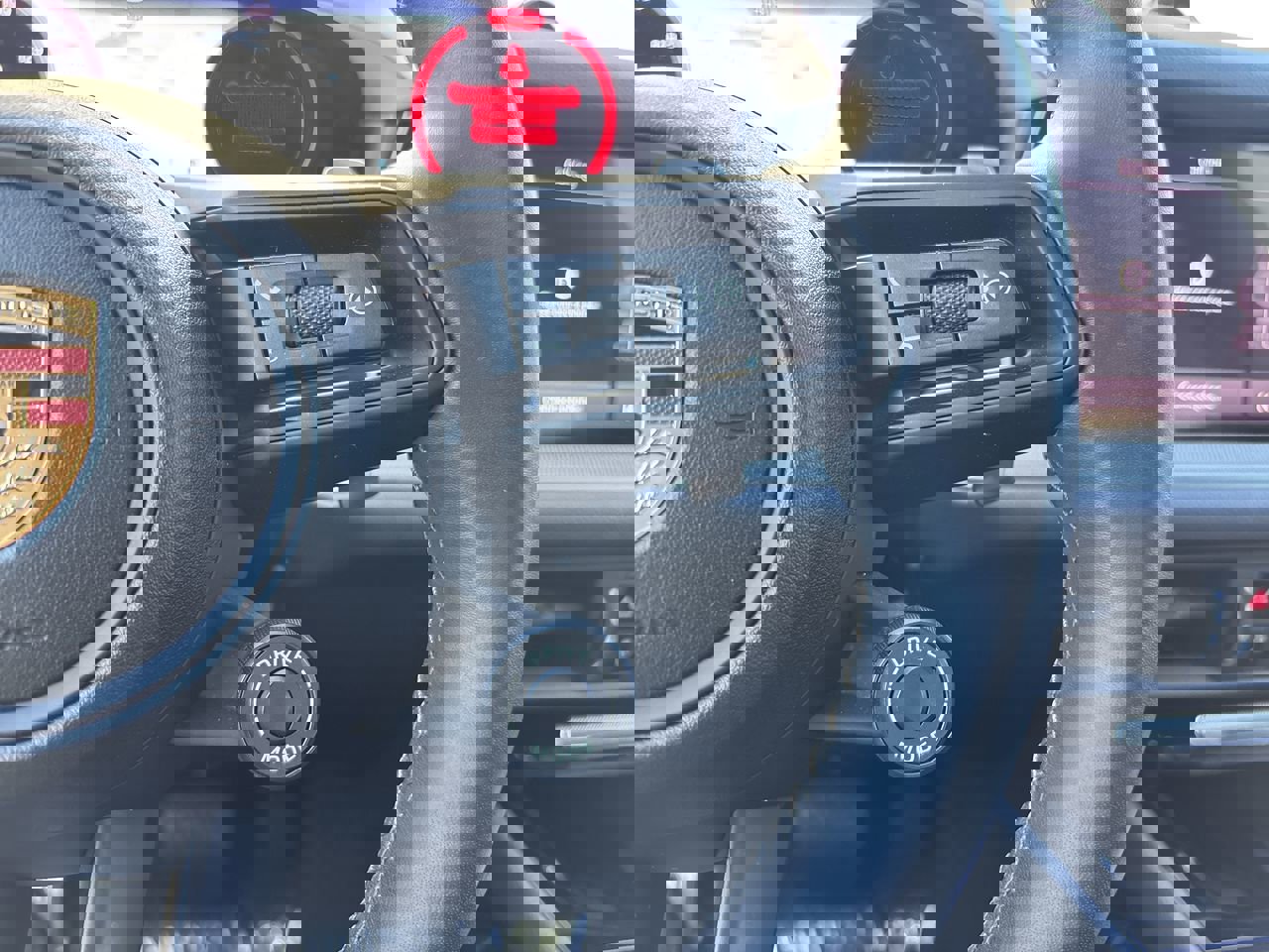 Used 2025 Porsche Cayenne E-Hybrid Coupe image 30