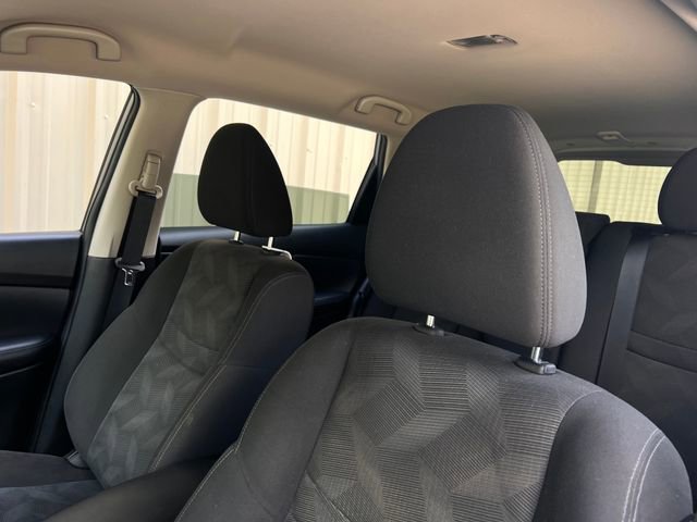 Used 2016 Nissan Rogue SV w/ SV Premium Package image 14