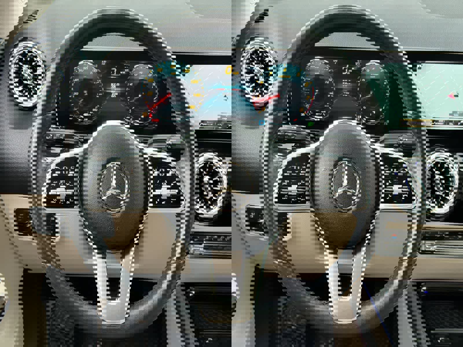 Used 2021 Mercedes-Benz GLA 250 4MATIC image 24