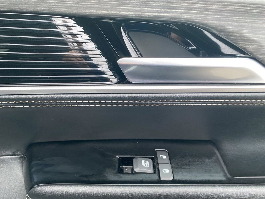 Certified 2024 Jeep Wagoneer L Series II w/ Flexible Seating Group image 12