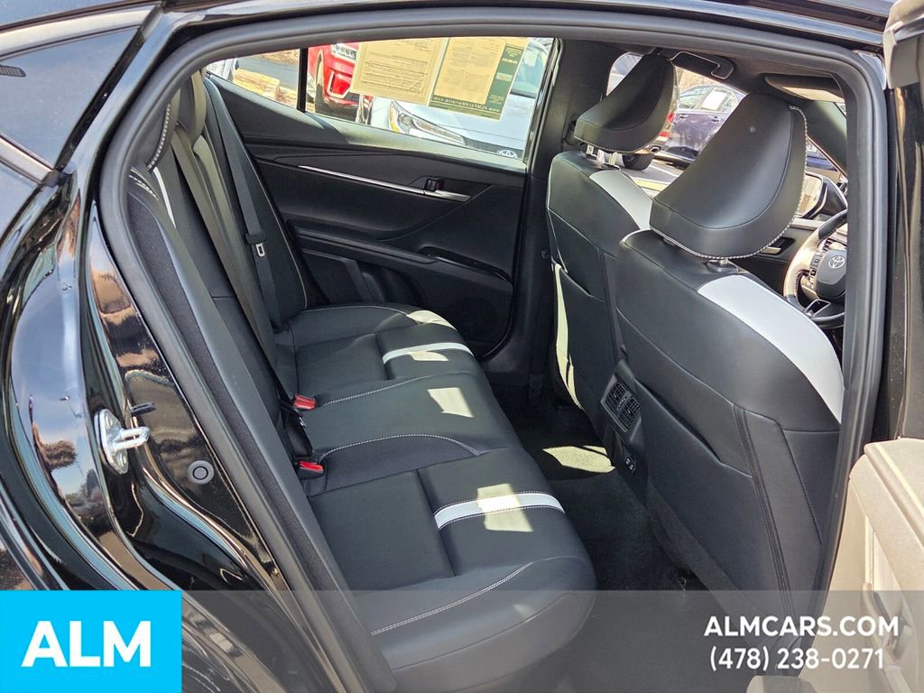 Used 2025 Toyota Camry SE image 17