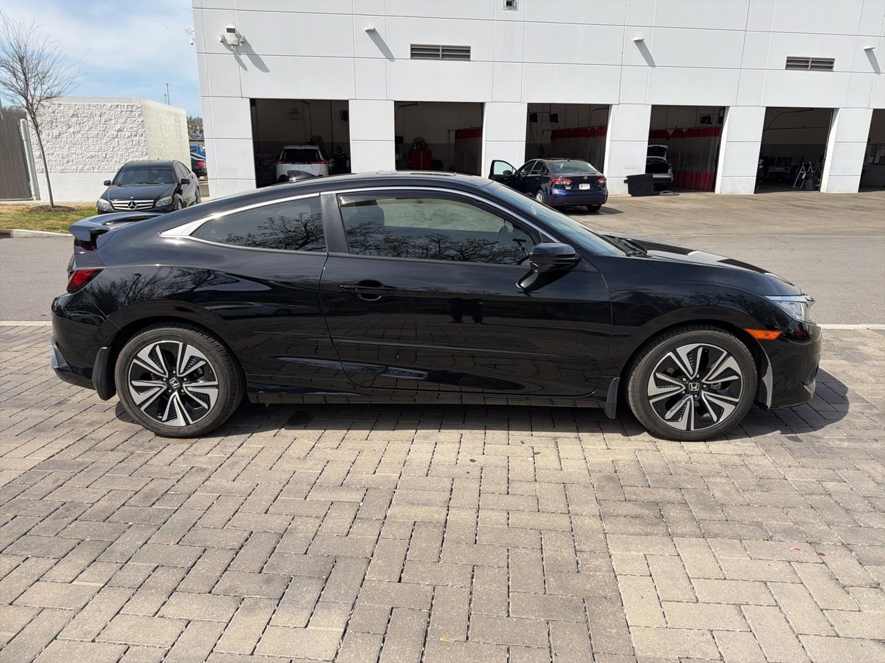 Used 2018 Honda Civic EX-T image 3