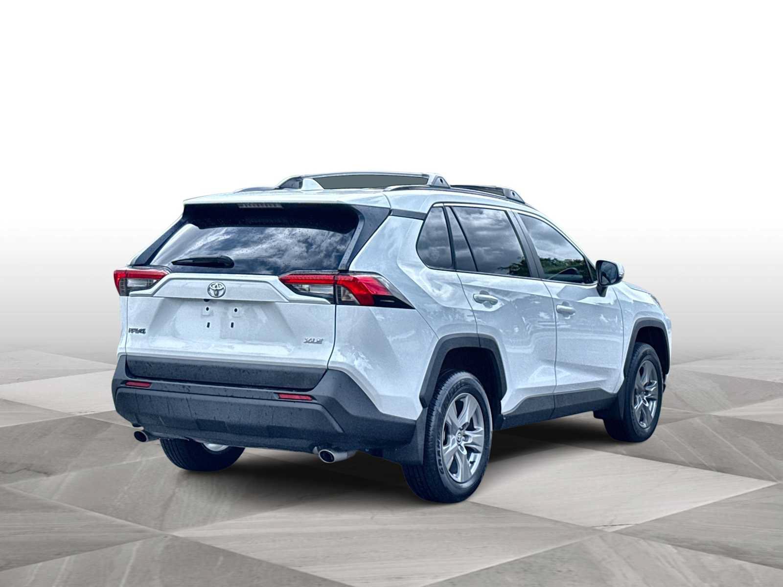 Used 2024 Toyota RAV4 XLE w/ Convenience Package FWD image 8