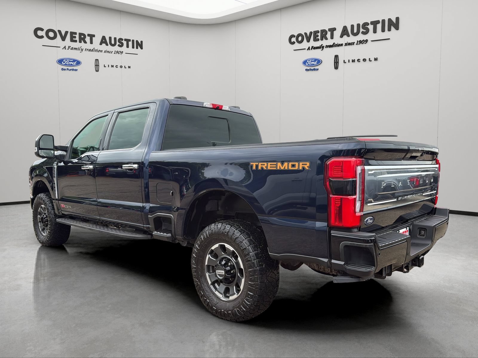 Certified 2024 Ford F250 Platinum w/ Tremor Off-Road Package AWD/4WD image 4