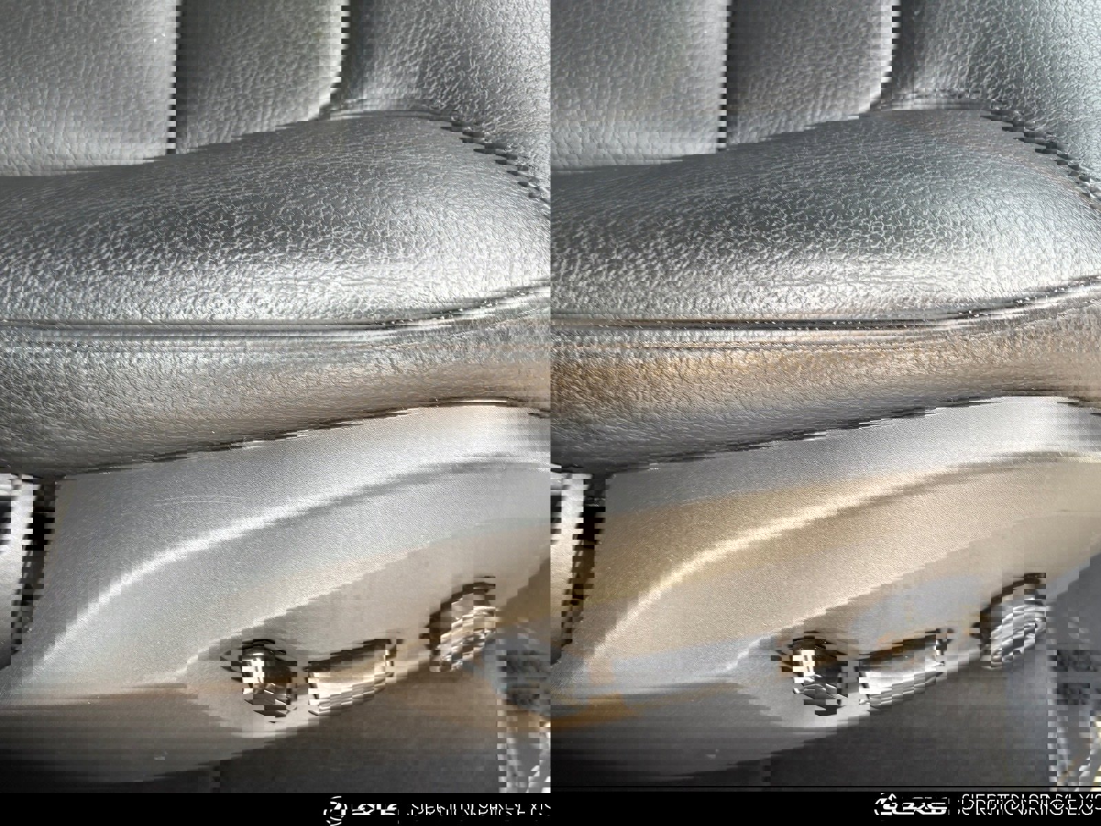 Used 2018 Volvo XC60 T5 Momentum w/ Convenience Package image 30