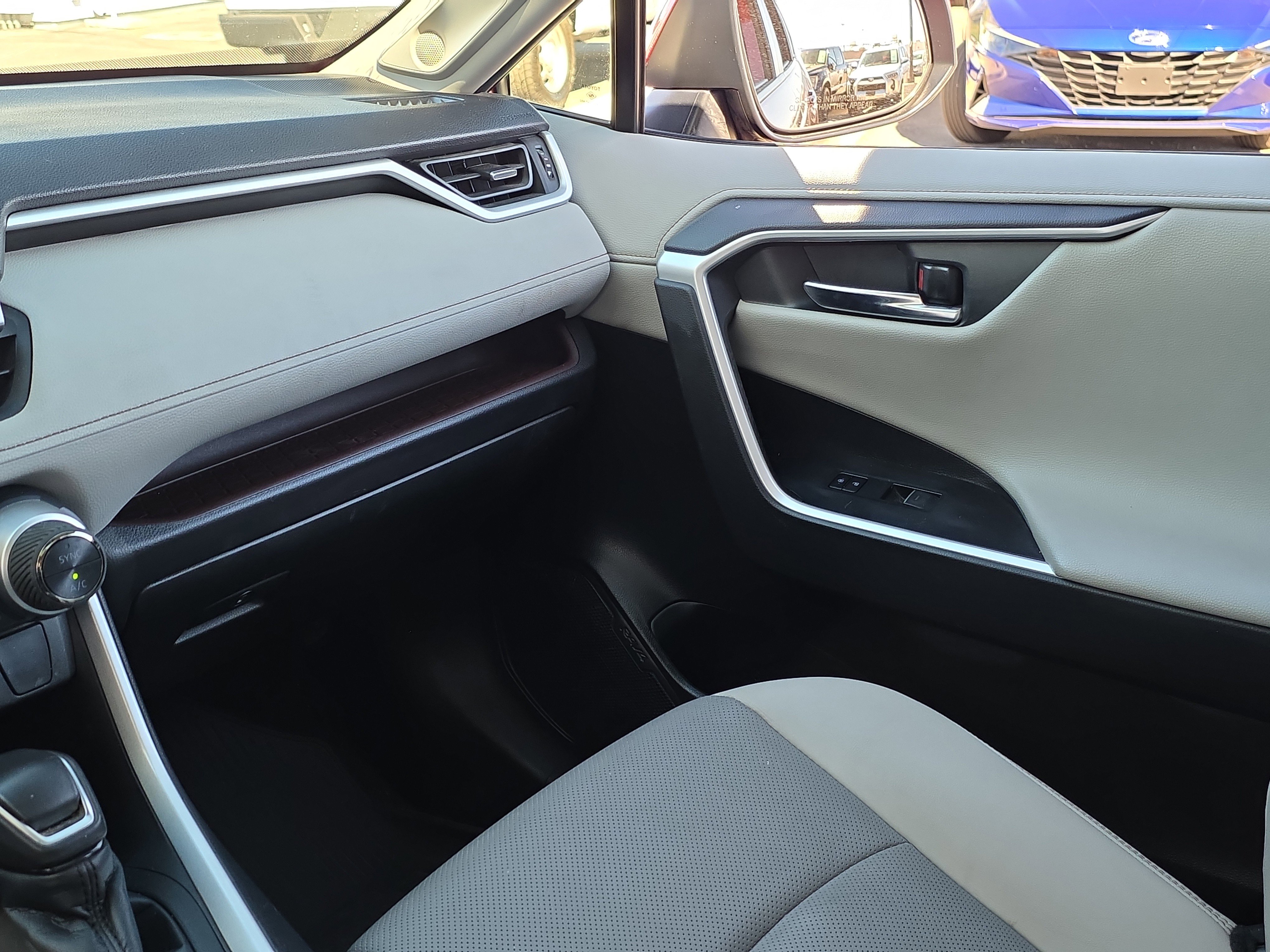 Used 2022 Toyota RAV4 Limited image 27