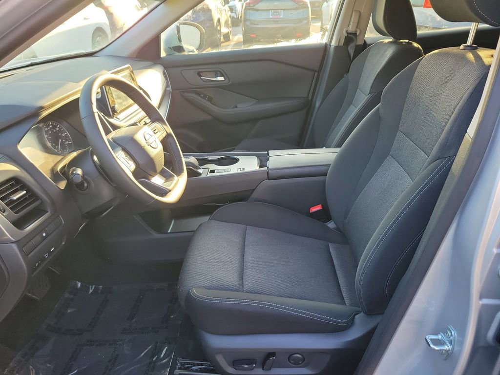 Certified 2025 Nissan Rogue SV FWD image 14