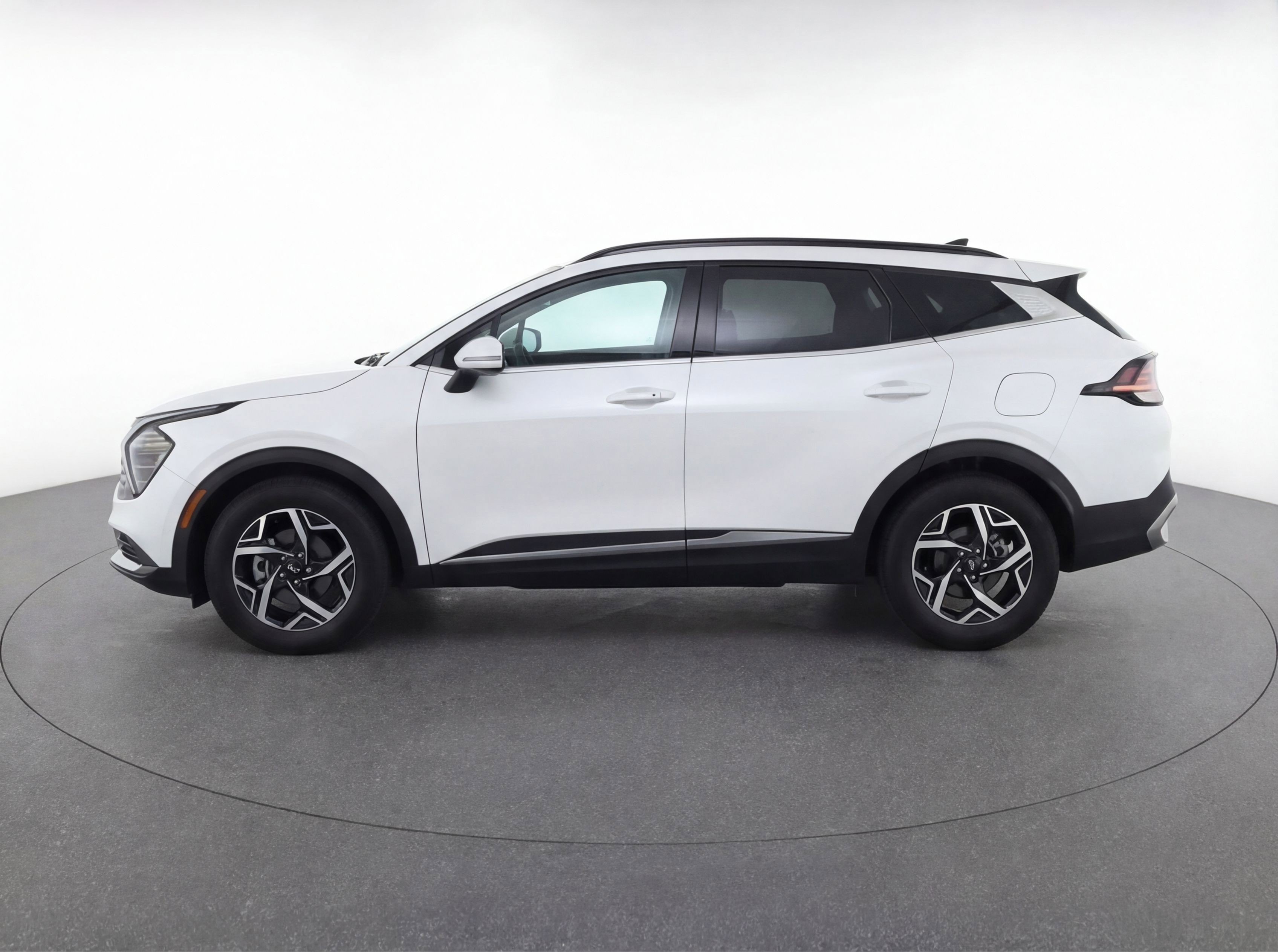 Used 2025 Kia Sportage LX image 5