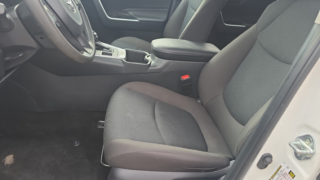 Used 2025 Toyota RAV4 LE AWD/4WD image 14