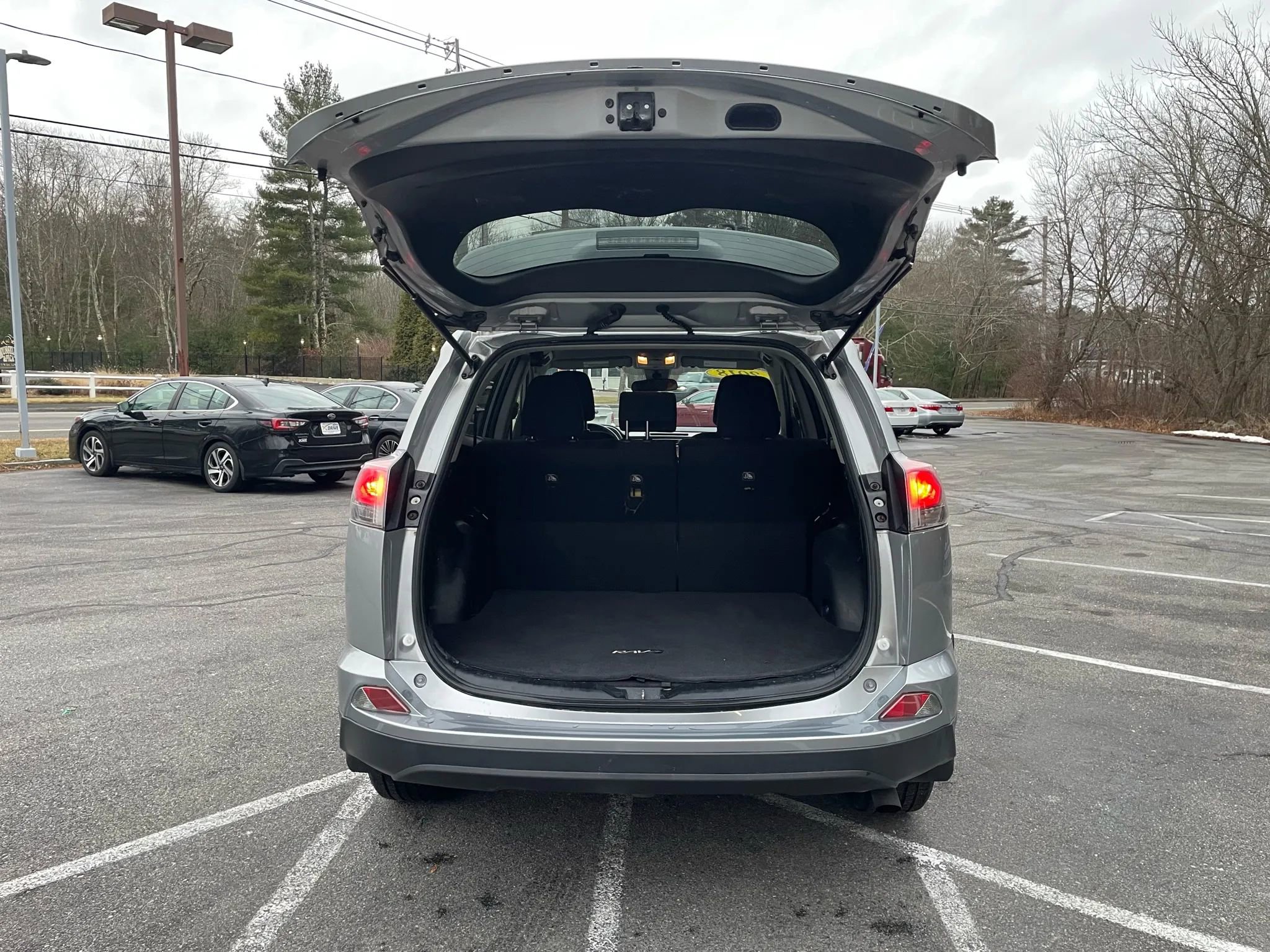 Used 2018 Toyota RAV4 LE w/ Carpet Mat Package image 42