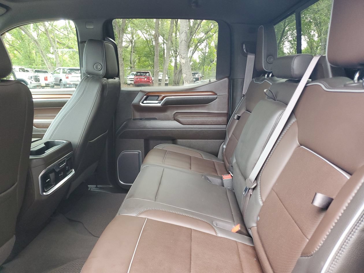 Used 2023 GMC Sierra 1500 Denali w/ Technology Package AWD/4WD image 11