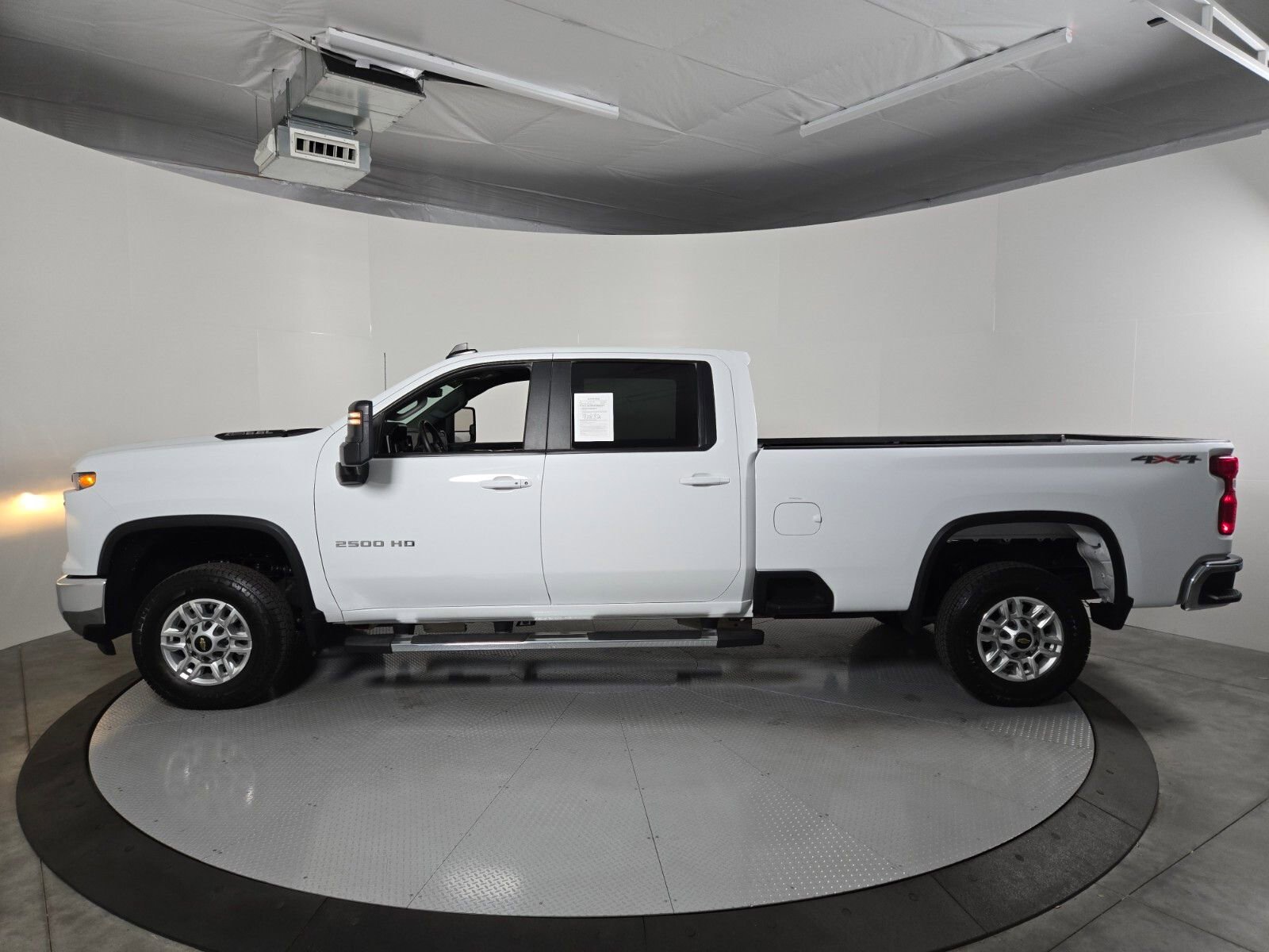 Used 2025 Chevrolet Silverado 2500 LT w/ Convenience Package image 7