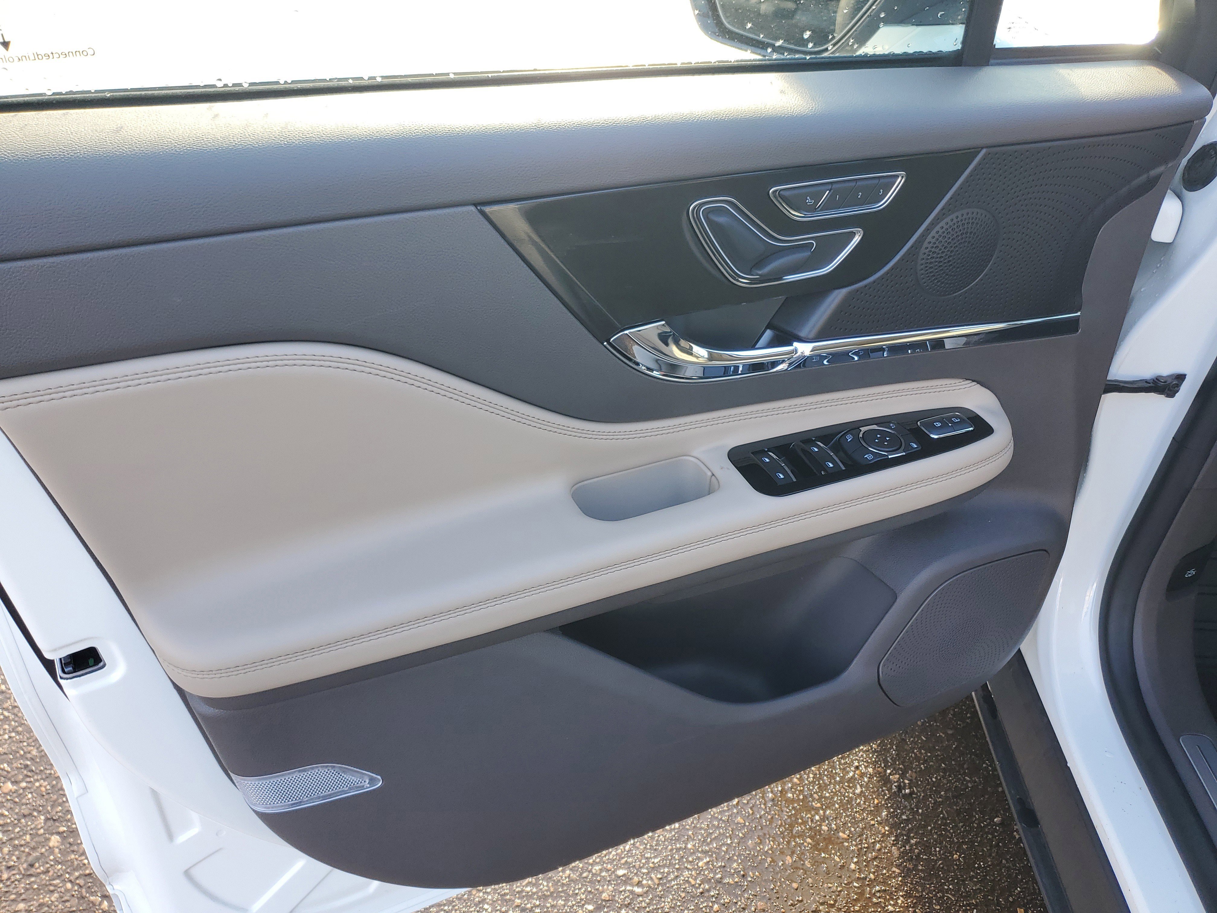 Certified 2023 Lincoln Corsair Reserve w/ Equipment Group 201A image 10