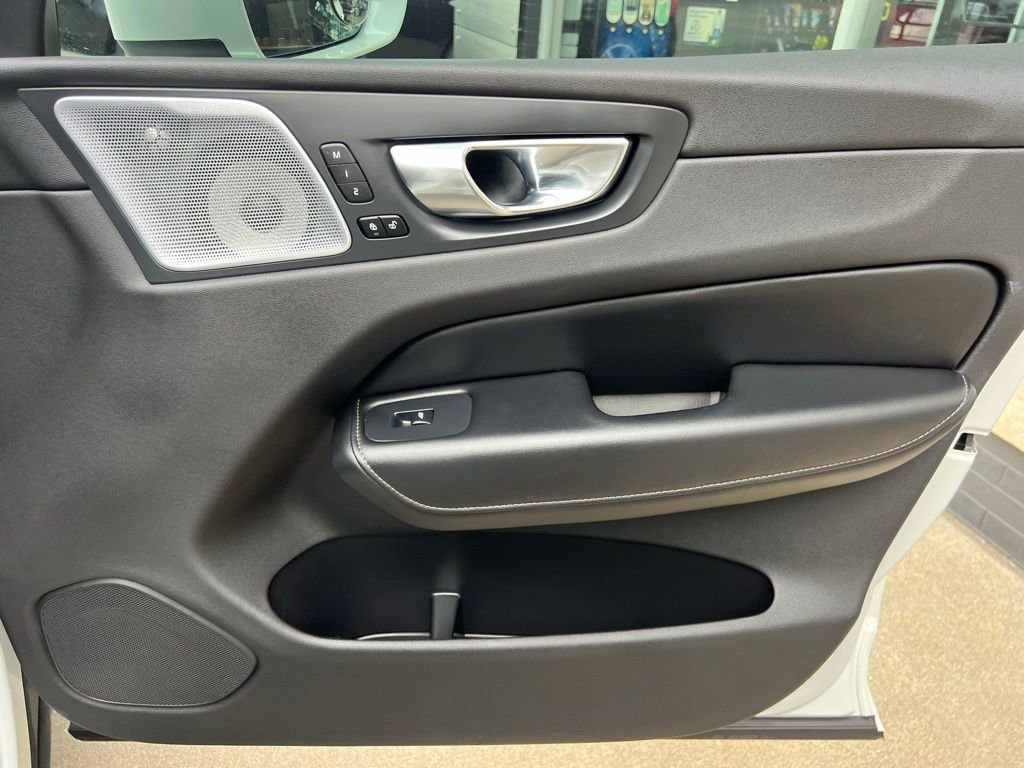 Used 2022 Volvo XC60 T8 Inscription w/ Advanced Package image 29