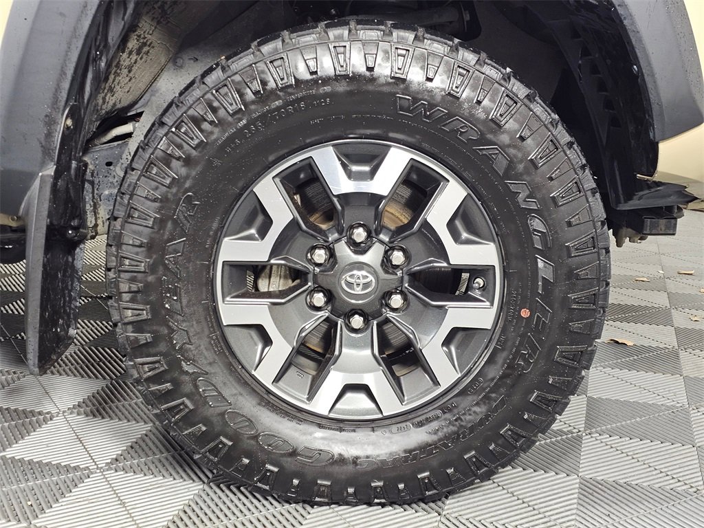 Used 2016 Toyota Tacoma TRD Off-Road image 9