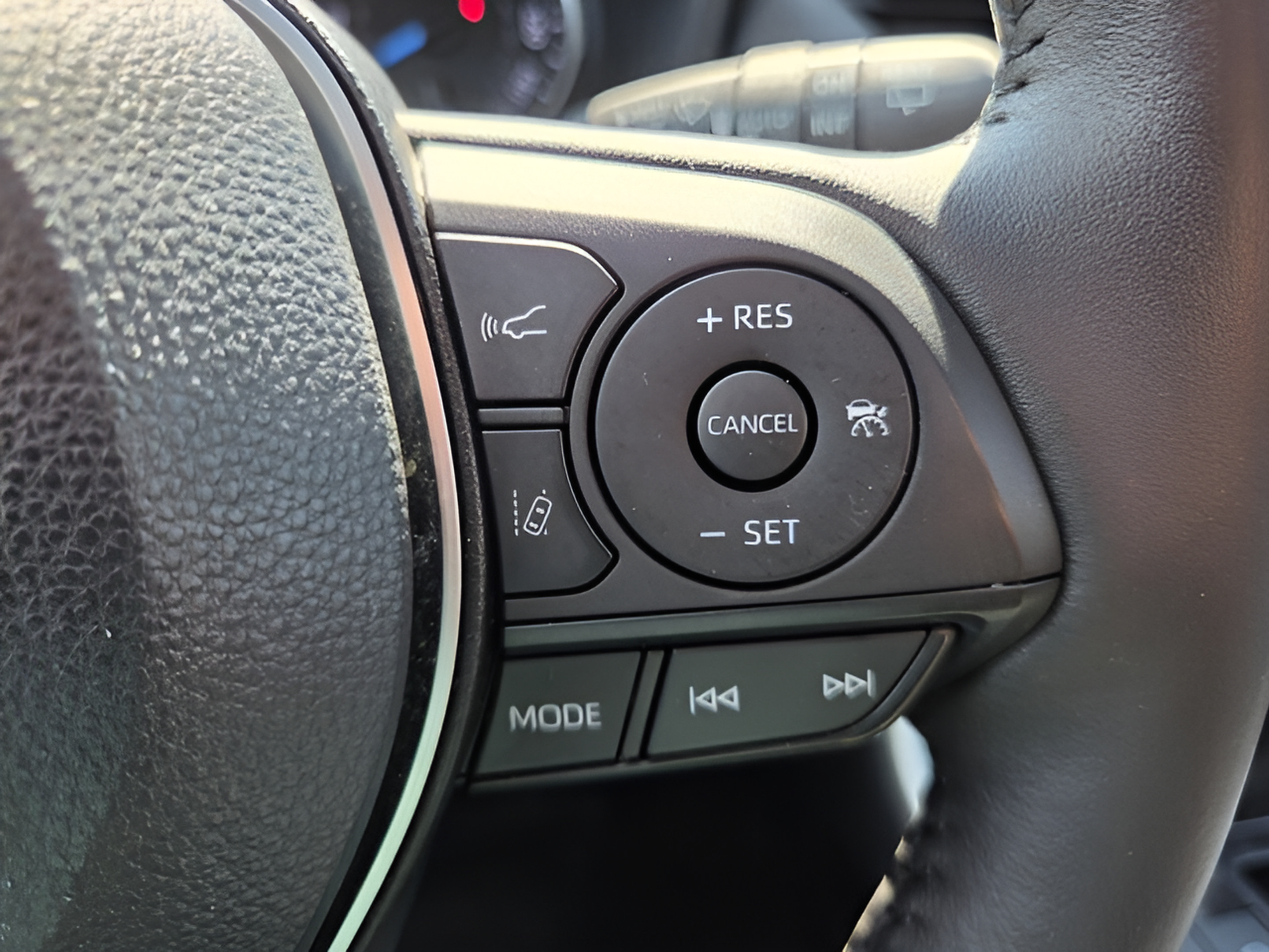 Used 2022 Toyota RAV4 XLE w/ Convenience Package AWD/4WD image 25